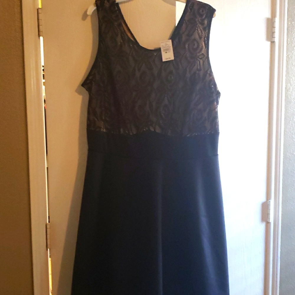 Classy sleeveless black dress